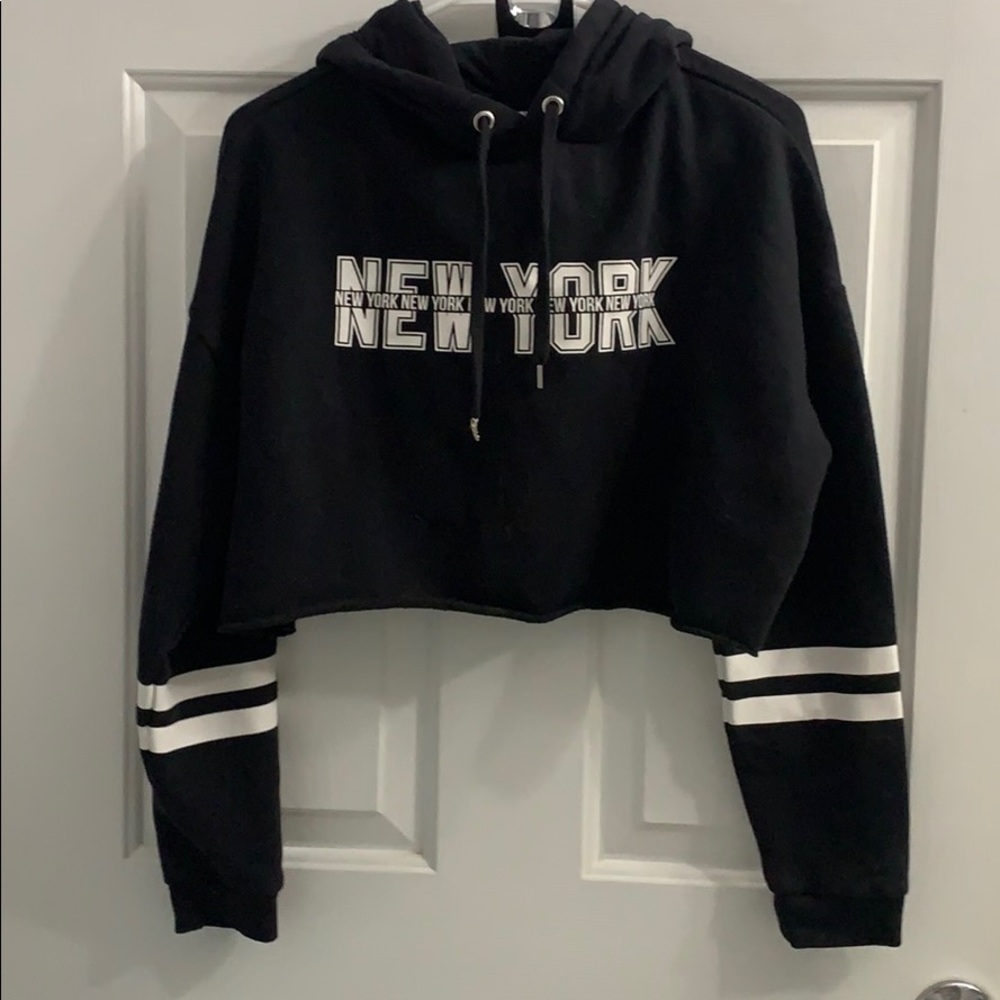 BLACK&WHITE MED NEW YORK NEW YORK CROP TOP HOODIE